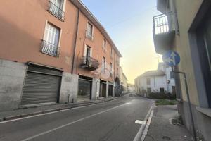 NEGOZIO A RESCALDINA