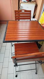 Tavolo da esterno con sedie