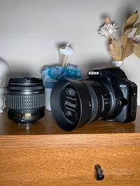 Nikon D3500 con obiettivi, batteria e fake batteri