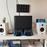 Ps4 pro 1Tb + 2 controller + stazione di ricarica