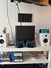 Ps4 pro 1Tb + 2 controller + stazione di ricarica