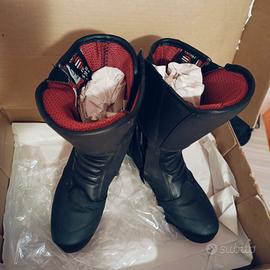 stivali donna moto taglia 39, usati veramente poco