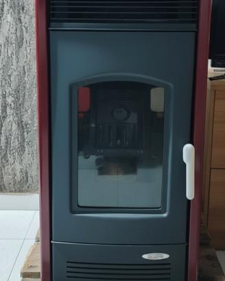 Stufa a pellet con aria canalizzata per 3 stanze 
