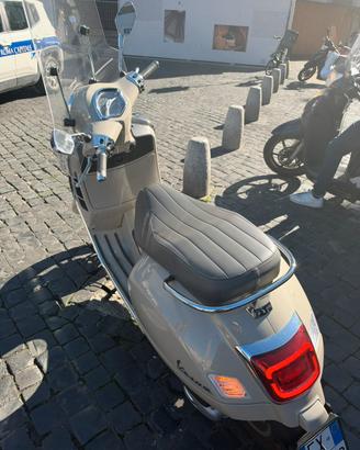 Vespa 125 gts 2026 beige