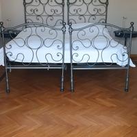 2 letti singoli in ferro battuto