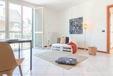 Divanetto in pallet con materasso.