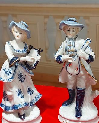 Coppia di Statuine d'Epoca in Porcellana