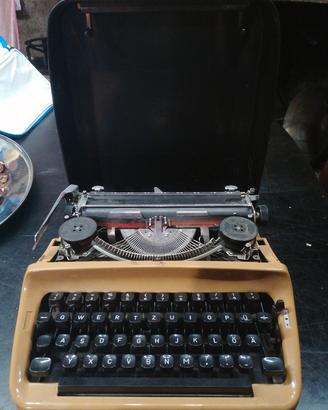 macchina da scrivere antica