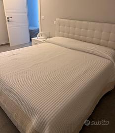 Letto,2 comodini,comò