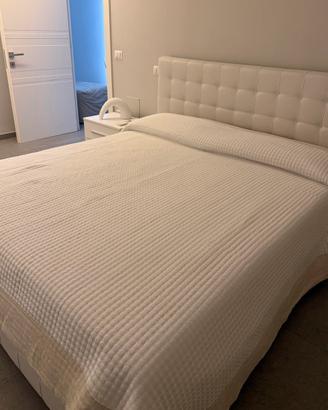 Letto,2 comodini,comò