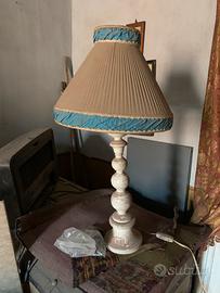 Antico lume in ceramica