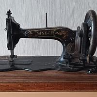 Macchina da cucire Singer antica