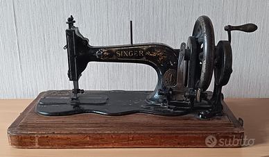 Macchina da cucire Singer antica