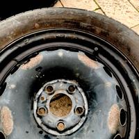4 gomme  Pirelli195/65 R15   95T  usate con cerchi