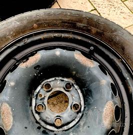 4 gomme  Pirelli195/65 R15   95T  usate con cerchi