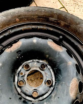 4 gomme  Pirelli195/65 R15   95T  usate con cerchi