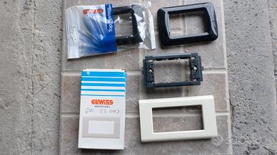 Gewiss System: Supporti 3p.+ Placche 3-4 posti