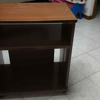 Mobiletto porta tv, con ripiani e sportelli