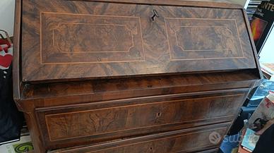 Secrétaire antico in noce con cassetto segreto