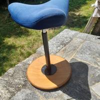 Sgabello Stokke tessuto azzuro