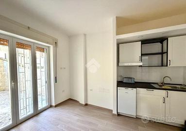 MONOLOCALE A NAPOLI