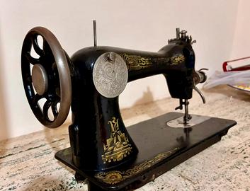 Macchina da cucire Singer antica