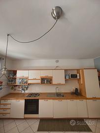 cucina lineare con elettrodomestici 