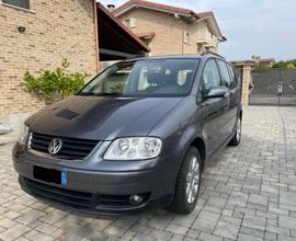 VOLKSWAGEN Touran - 2005