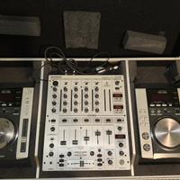 Consolle dj completa: 2 CDJ + mixer + case