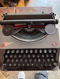 Macchina da scrivere ALA