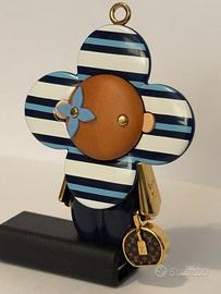 Charm Louis Vuitton Vivienne By The Pool