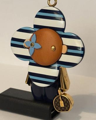 Charm Louis Vuitton Vivienne By The Pool