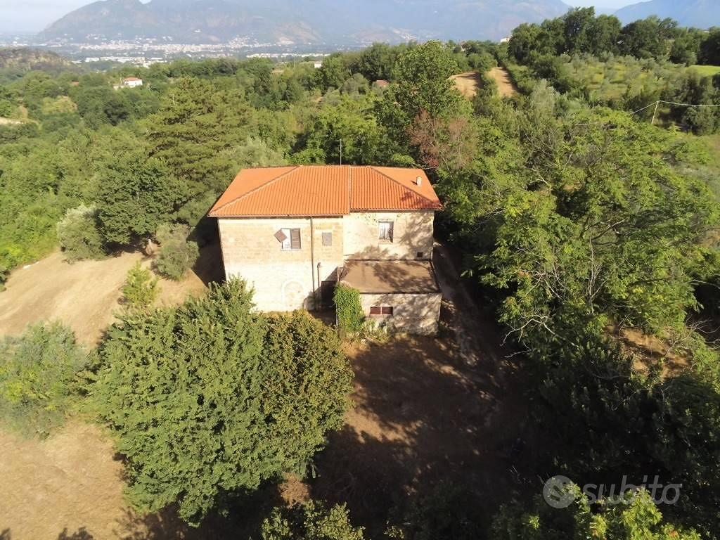 Rustico / Casale di 300 m² con 4 locali a Cervaro - Vista 2