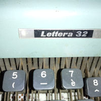 Macchina da scrivere olivetti 32