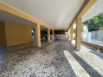 5 LOCALI A PIANO DI SORRENTO