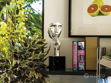 Statua d’arredo volto riflessivo