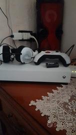 xbox one s + cuffie + 2 joystick 