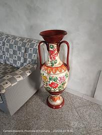 Anfora dipinta a mano.