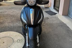 Beverly 300s