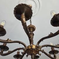lampadario classico in metallo lavorato
