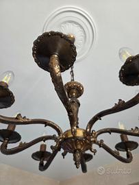 lampadario classico in metallo lavorato