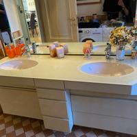Bagno completo di sanitari e box doccia