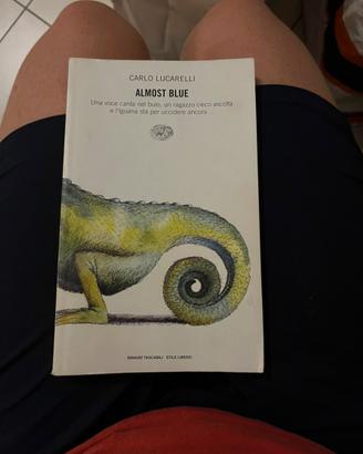 Almost blue di Carlo Lucarelli