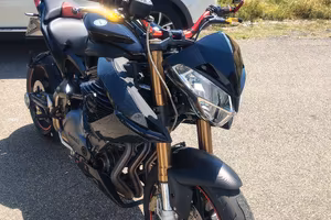 Benelli TNT 899 naked sport