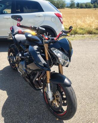 Benelli TNT 899 naked sport