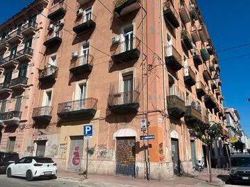 Via crispi - locale comm.le