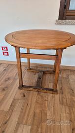 Tavolo da giardino..