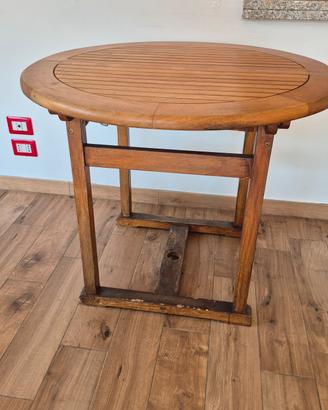 Tavolo da giardino..