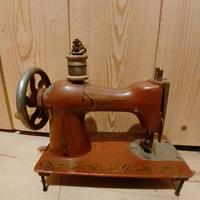 macchina da cucire gioccatolo vintage