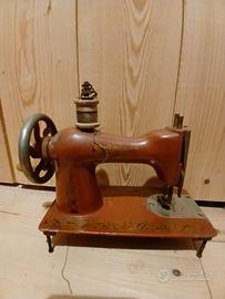 macchina da cucire gioccatolo vintage